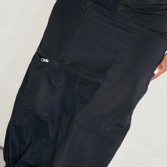 PRETTY LITTLE THING PLUS BLACK ZIP UP DETAIL MIDI SKIRT - Picture 3 of 5